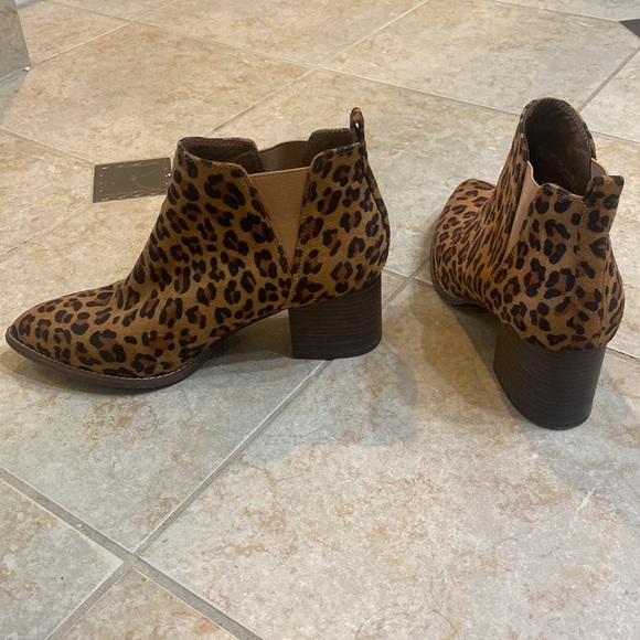 Melrose Ave Women's Vegan Slip-on Kitten Heel Bootie size 8.5 - Picture 3 of 6